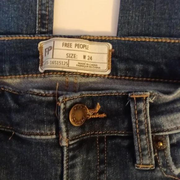 Free People Distressed Jeans Size 24 - Picture 6 of 10